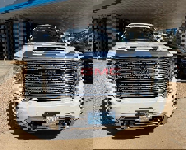 Certified 2022 GMC Sierra 3500 Denali w/ Denali Ultimate Package image 3