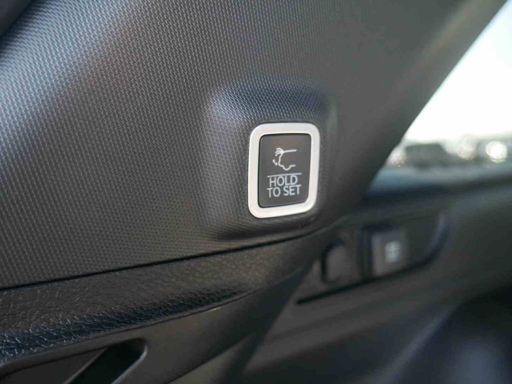 New 2025 Jeep Grand Cherokee Altitude image 8