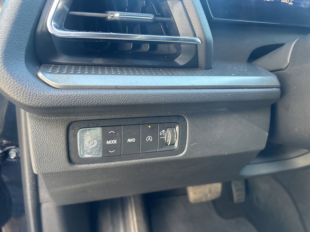 Used 2025 Chevrolet Traverse LT image 10