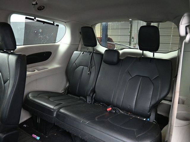 Used 2017 Chrysler Pacifica Touring-L w/ Tire & Wheel Group image 30