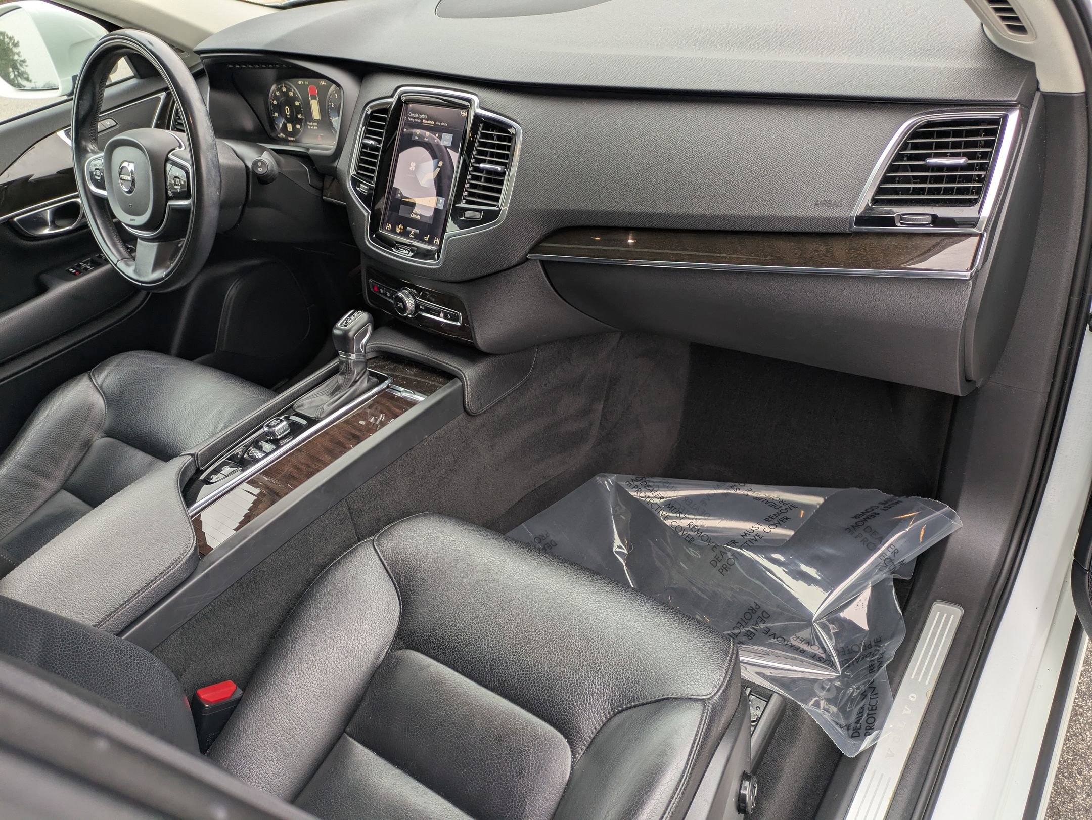 Used 2018 Volvo XC90 T6 Momentum w/ Convenience Package image 29