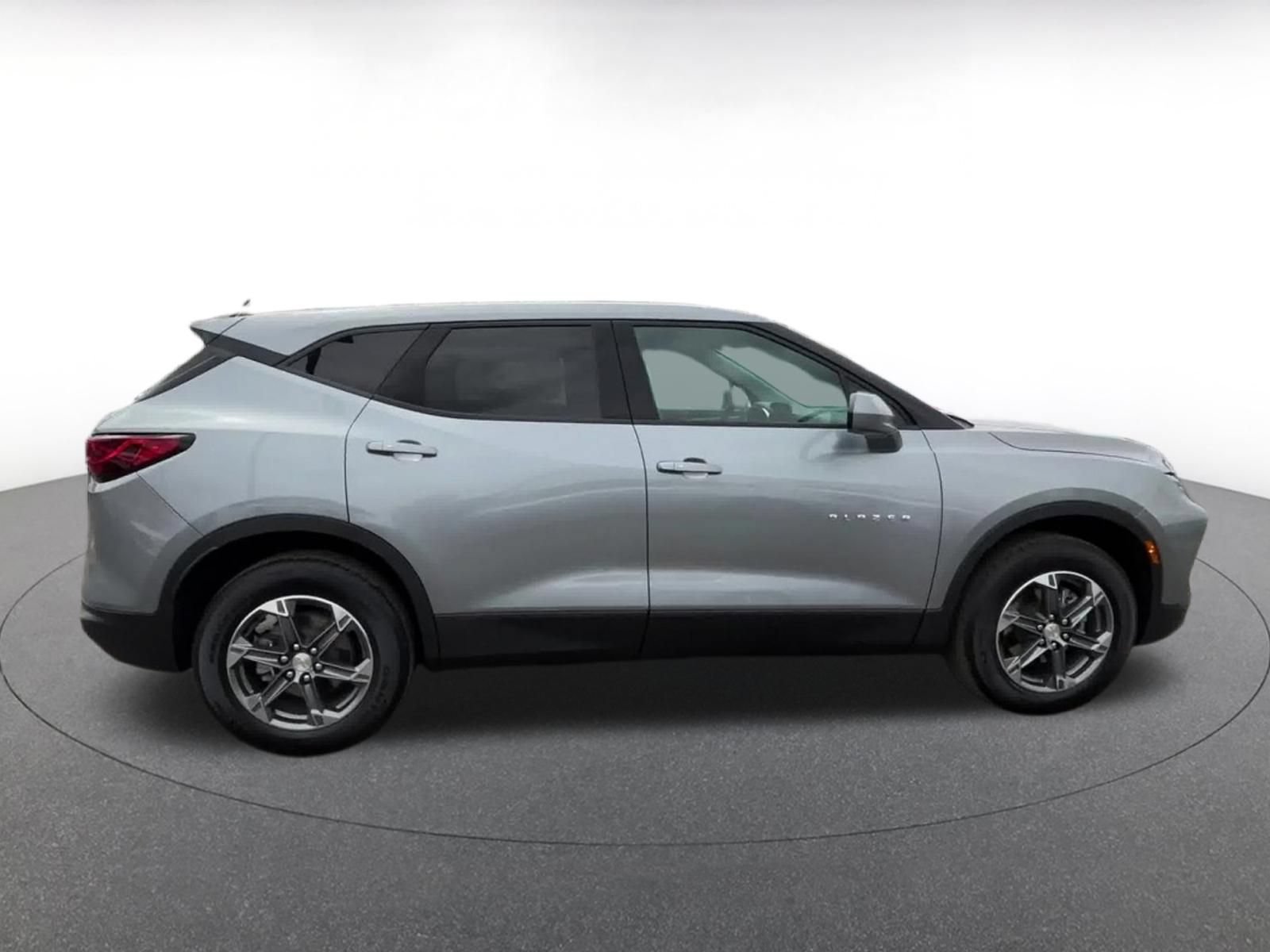Used 2025 Chevrolet Blazer LT FWD image 16