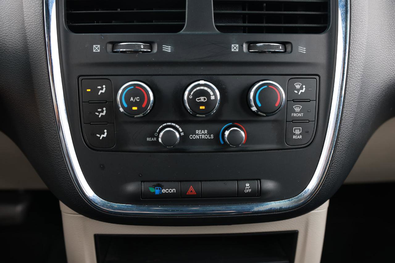Used 2015 Dodge Grand Caravan SE FWD image 36