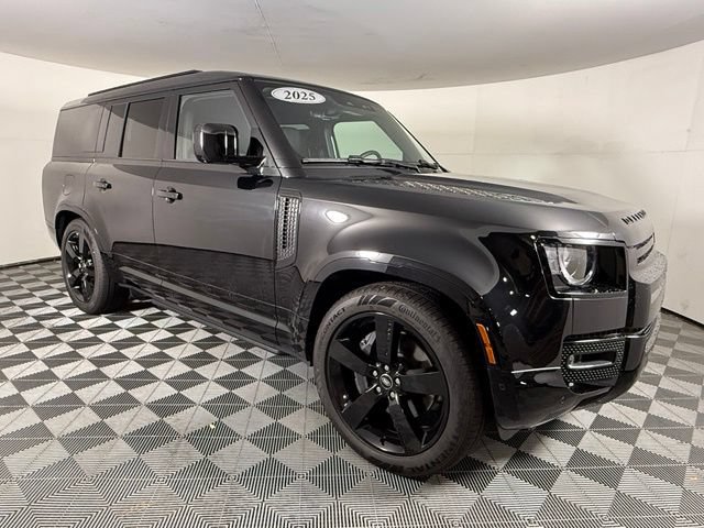 Used 2025 Land Rover Defender 130 X-Dynamic SE AWD/4WD image 9