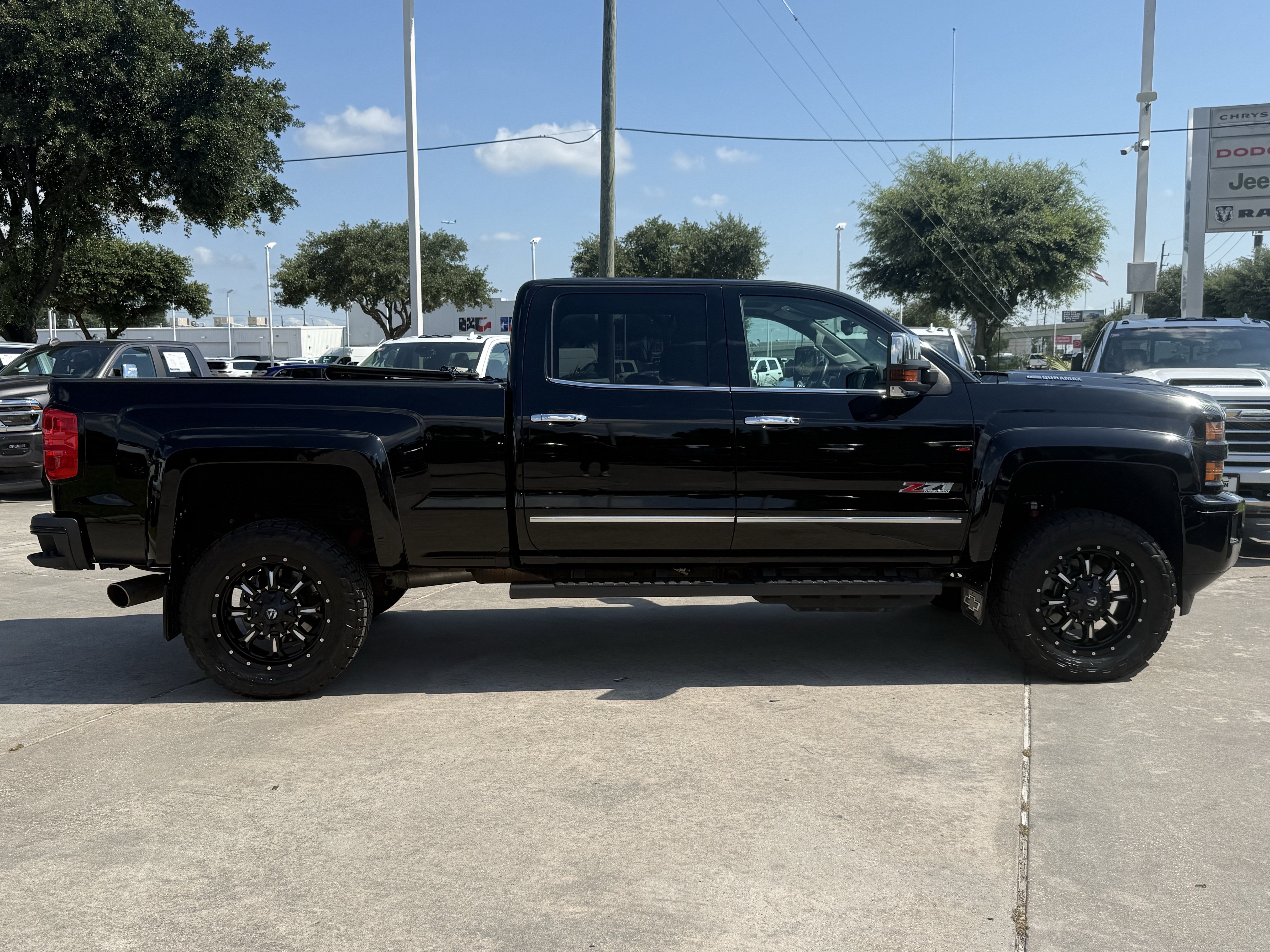 Used 2019 Chevrolet Silverado 3500 LTZ w/ LTZ Plus Package AWD/4WD image 3