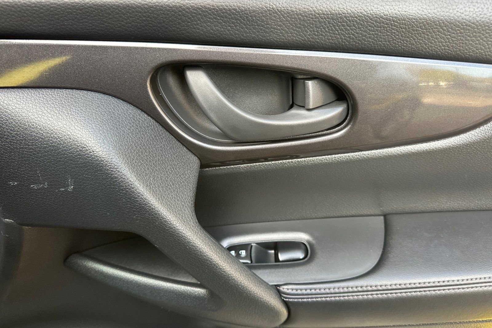 Used 2020 Nissan Rogue S image 20