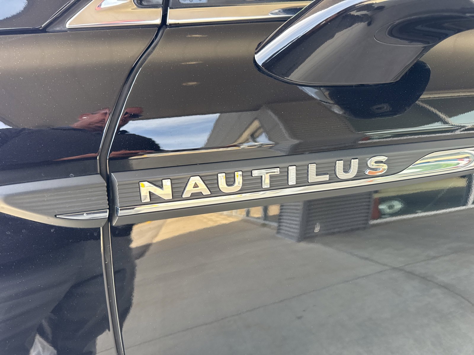 Used 2023 Lincoln Nautilus Reserve AWD/4WD image 13