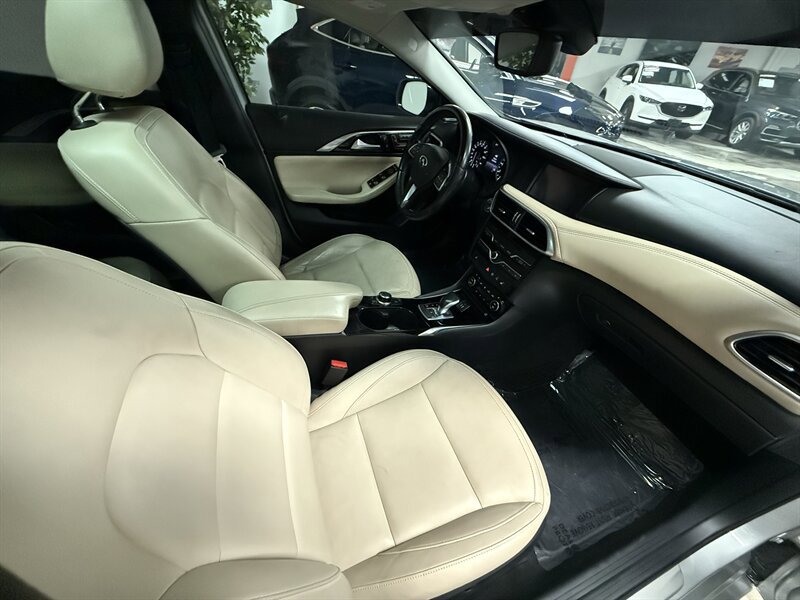Used 2019 INFINITI QX30 w/ Cargo Package FWD image 10
