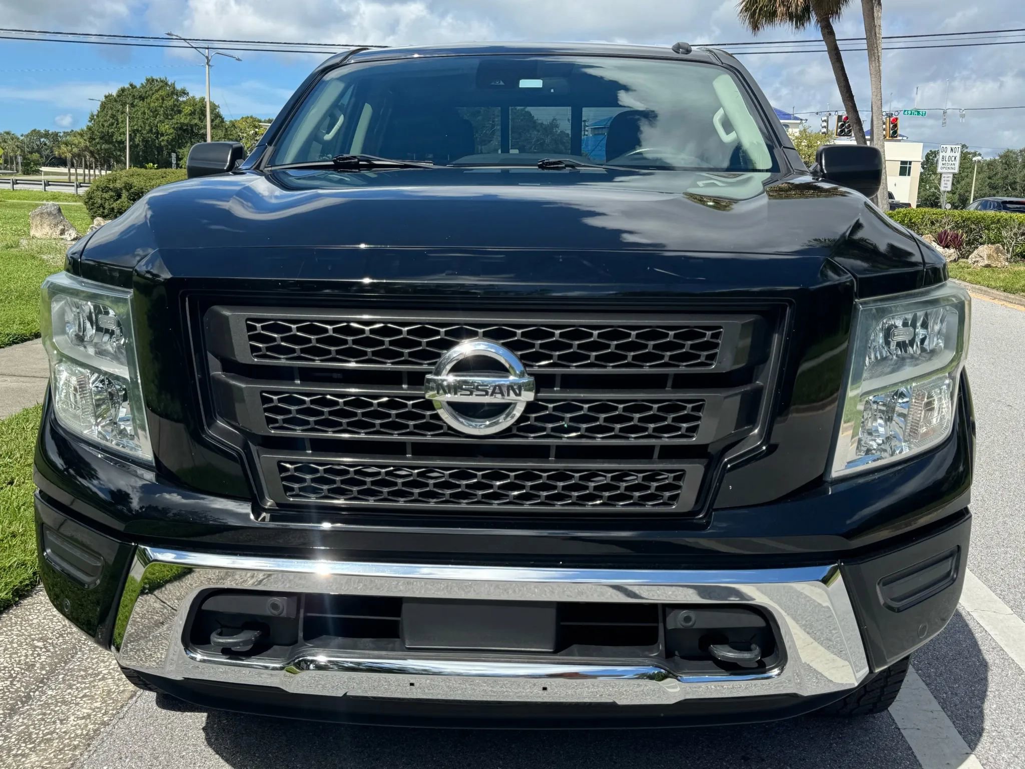 Used 2021 Nissan Titan SV w/ SV Convenience Package image 6