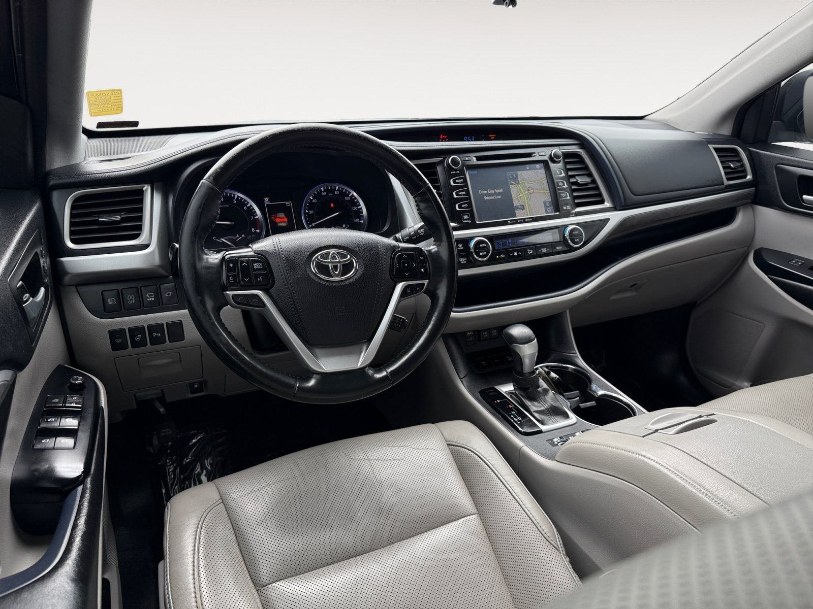 Used 2017 Toyota Highlander Limited Platinum AWD/4WD image 15
