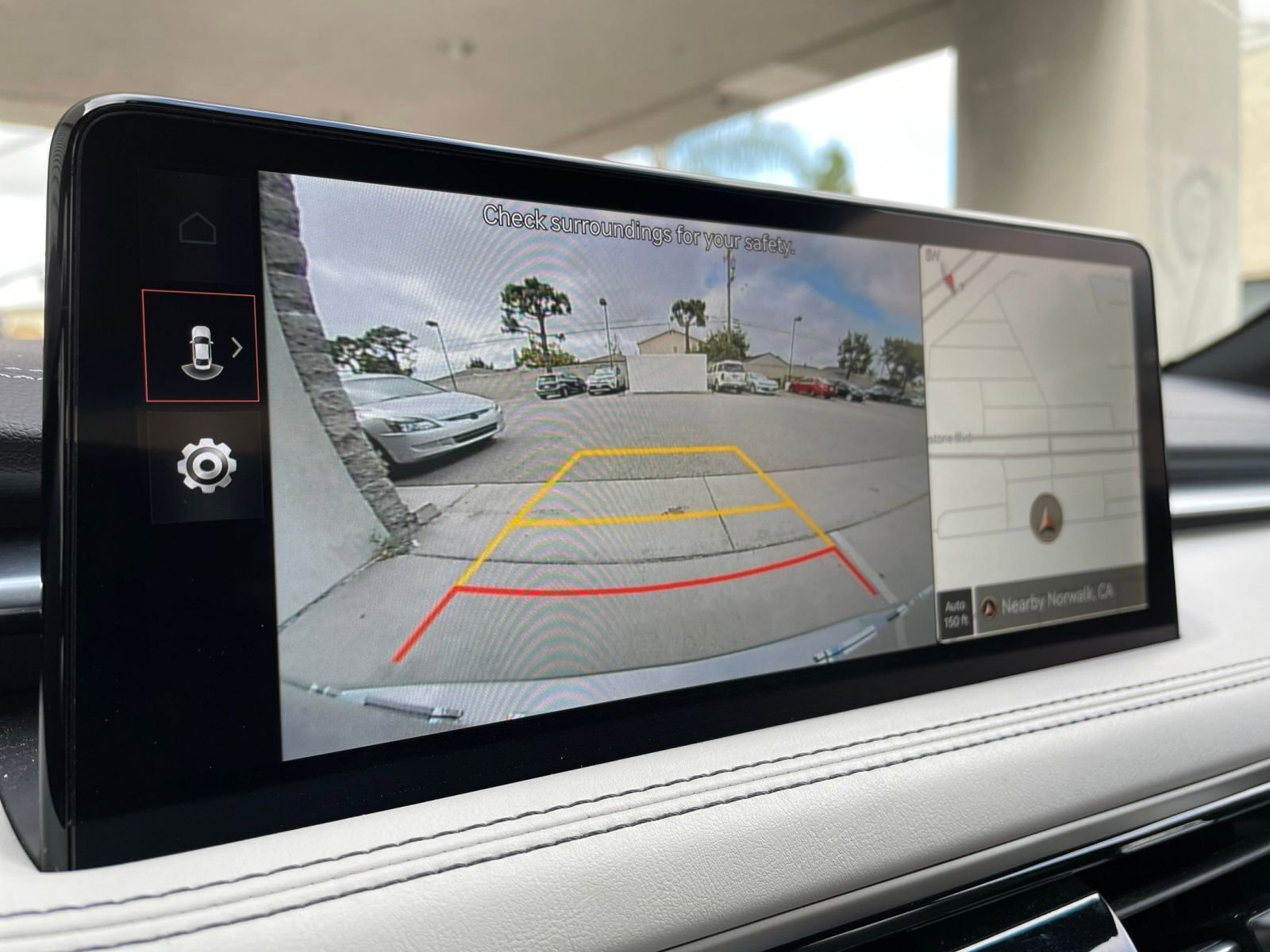 Used 2025 Genesis G70 2.5T image 17