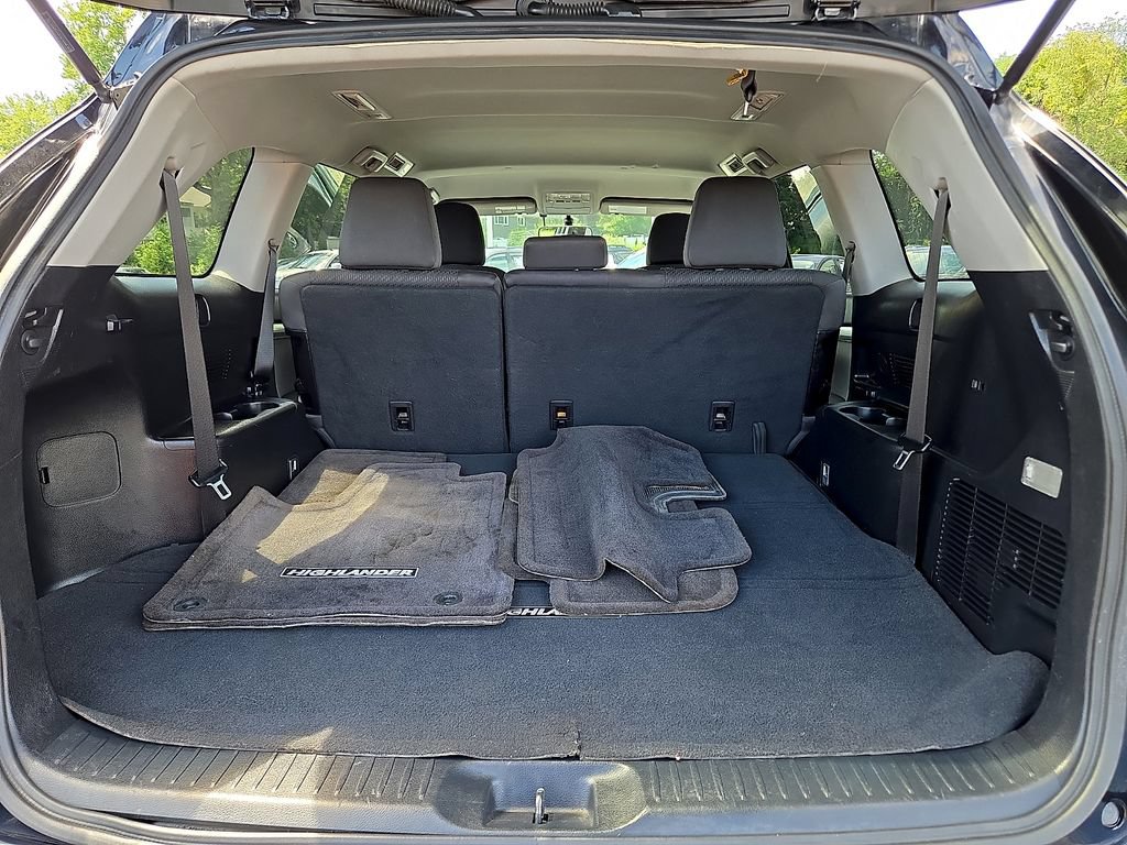 Used 2014 Toyota Highlander LE AWD/4WD image 28