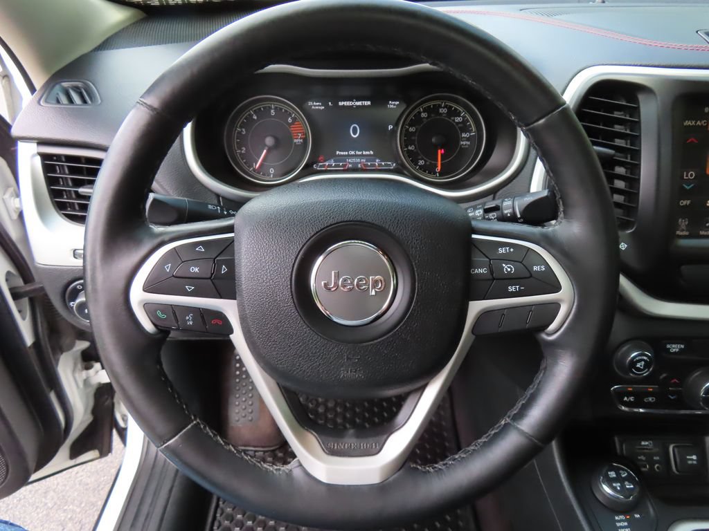 Used 2016 Jeep Cherokee Trailhawk w/ Comfort/Convenience Group AWD/4WD image 22