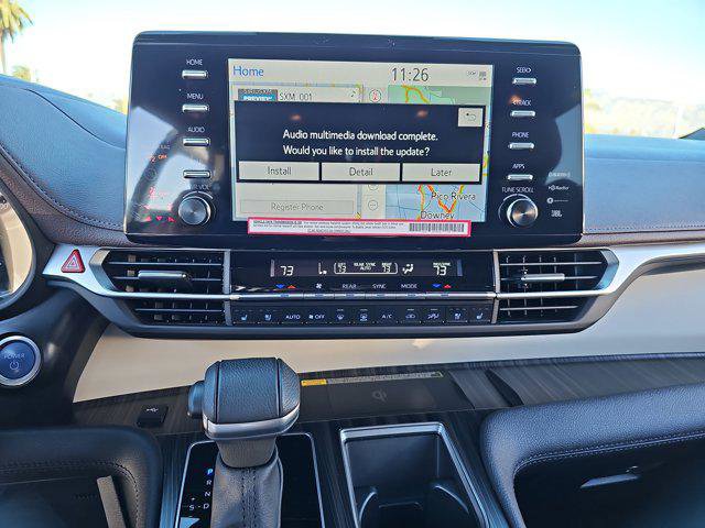 Used 2024 Toyota Sienna Platinum image 21
