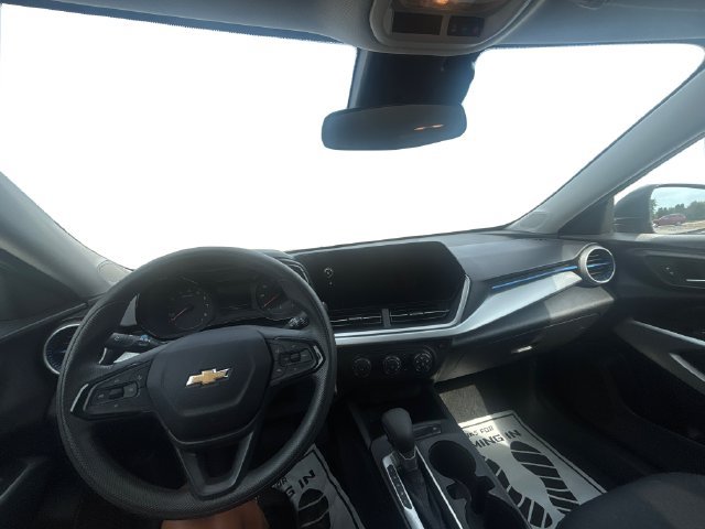 Used 2026 Chevrolet Trax LS FWD image 13