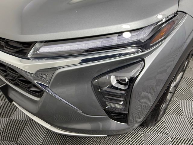 Used 2025 Chevrolet Trax LT w/ LT Convenience Package image 11