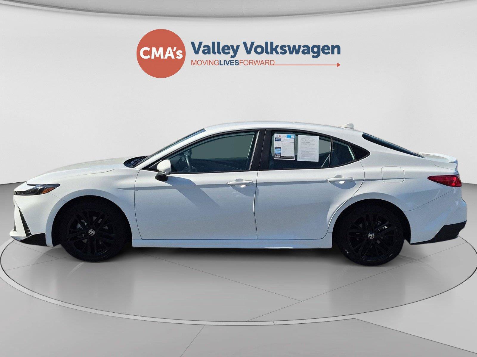 Used 2025 Toyota Camry SE FWD image 2