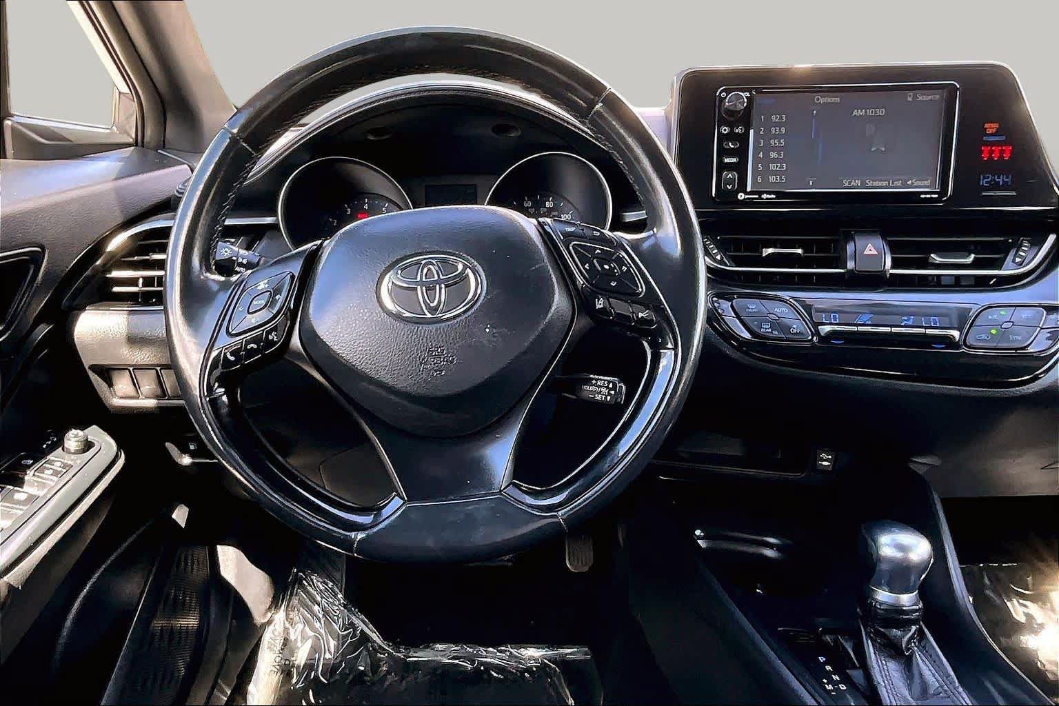 Used 2018 Toyota C-HR XLE FWD image 6