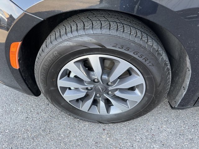 Used 2023 Chrysler Pacifica Limited image 21