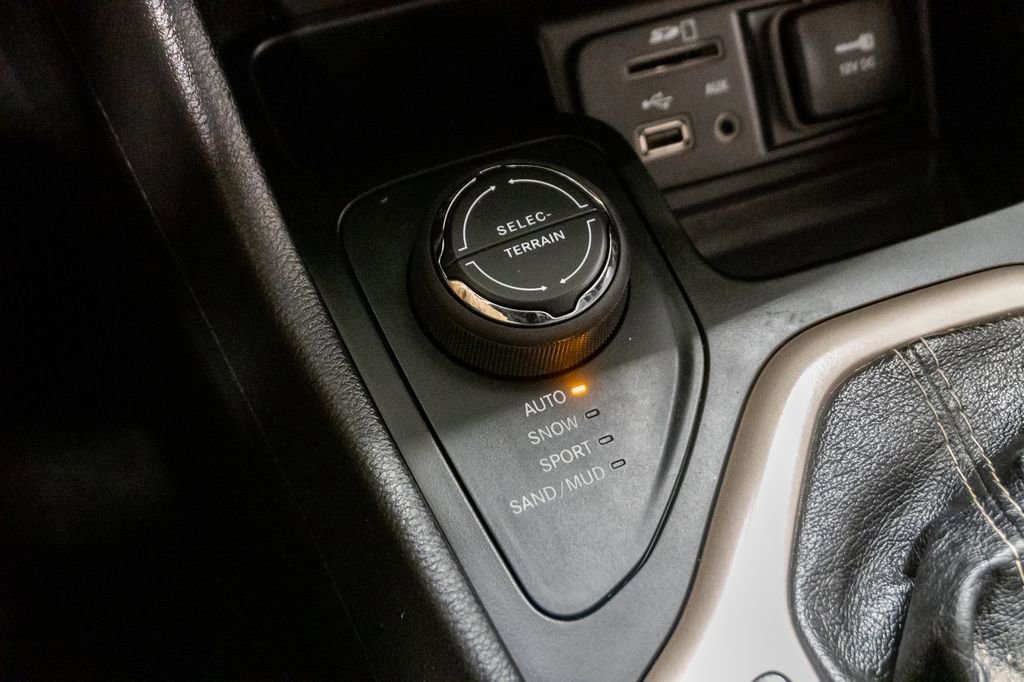 Used 2014 Jeep Cherokee Latitude image 18