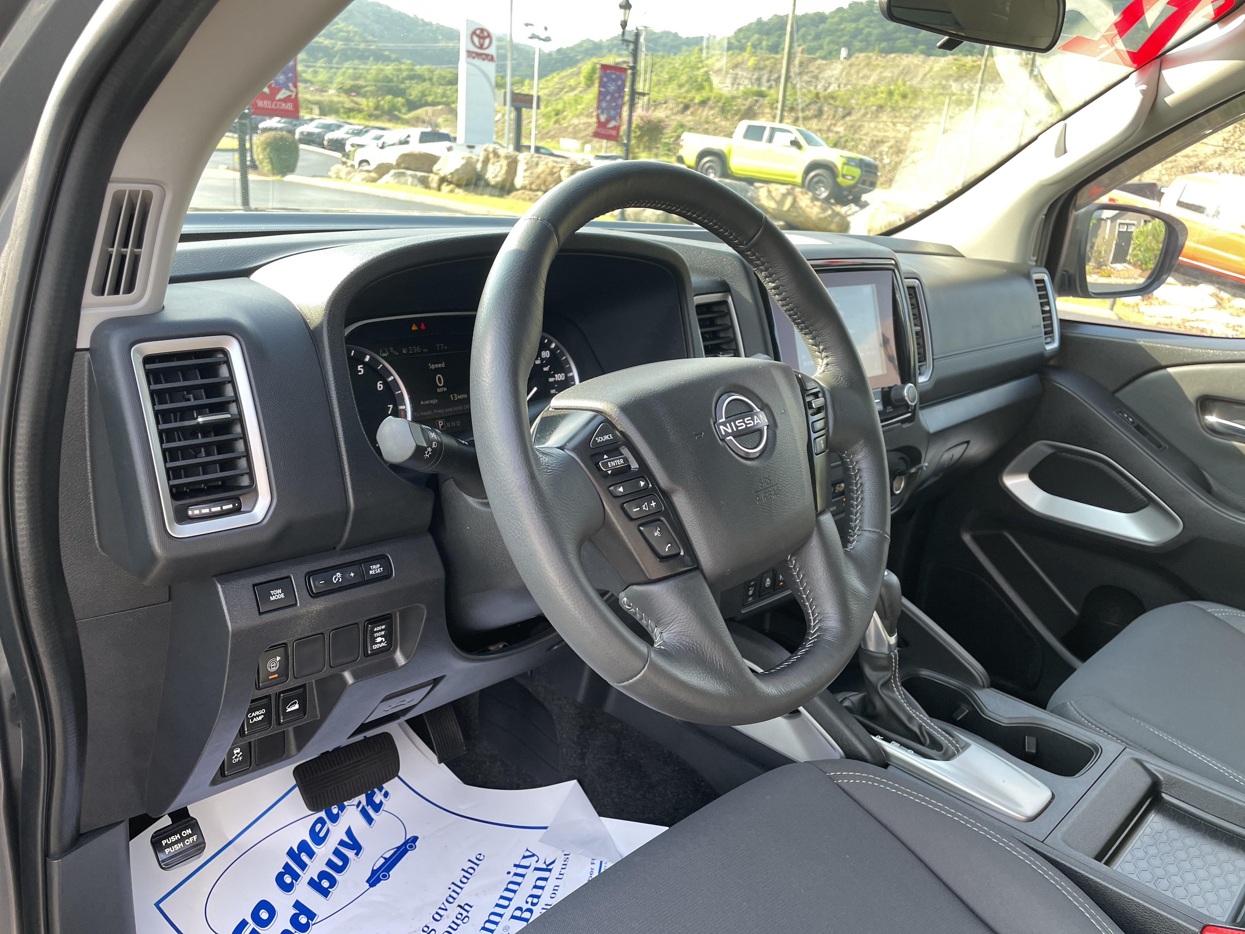 Used 2022 Nissan Frontier SV AWD/4WD image 21