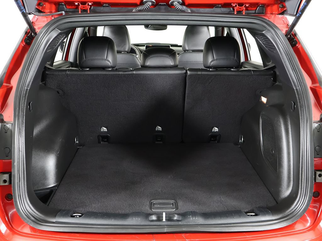 Used 2024 Jeep Compass Latitude w/ Sun and Sound Group AWD/4WD image 19