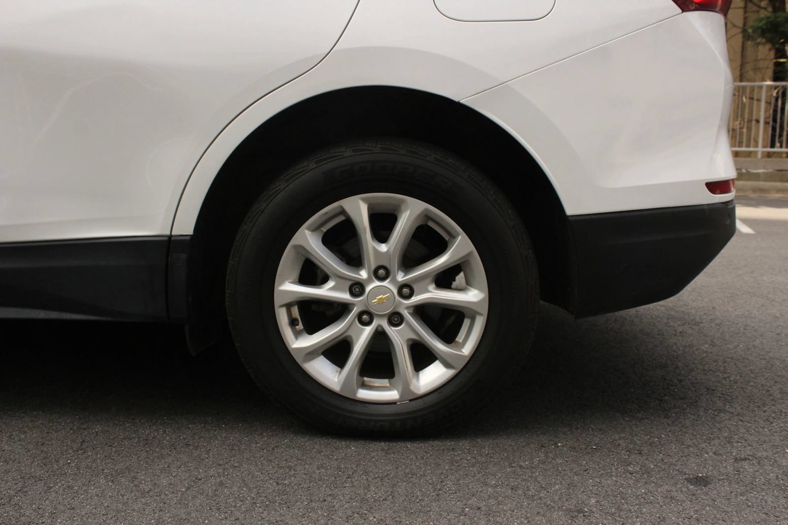 Used 2019 Chevrolet Equinox LT AWD/4WD image 10
