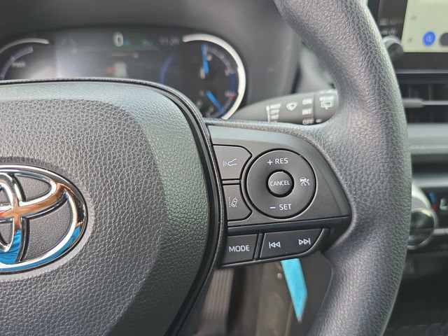 Used 2025 Toyota RAV4 LE image 17