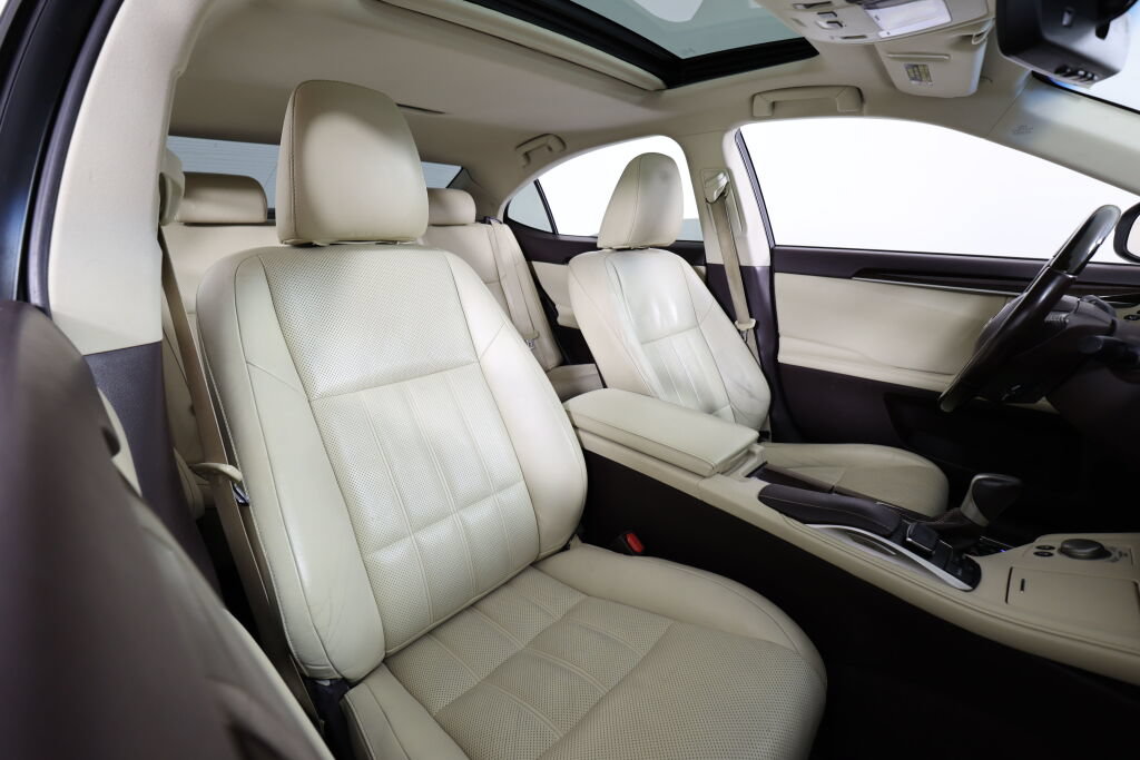 Used 2016 Lexus ES 300h w/ Luxury Package w/Wood Trim FWD image 25