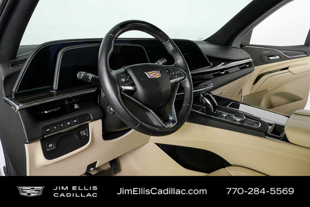 Used 2024 Cadillac Escalade Premium Luxury image 4