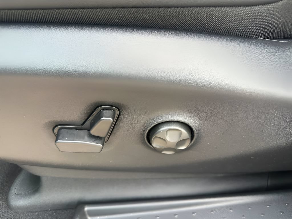 New 2027 Chrysler Pacifica Select FWD image 24