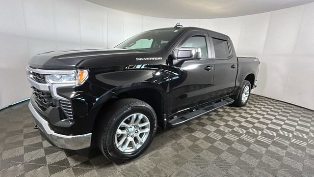 Used 2024 Chevrolet Silverado 1500 LT AWD/4WD image 7