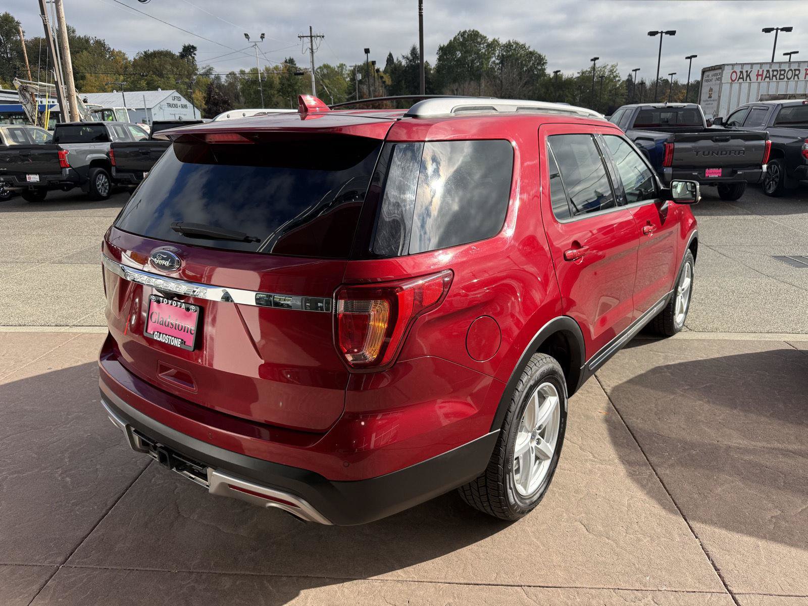 Used 2016 Ford Explorer XLT w/ Equipment Group 202A AWD/4WD image 6