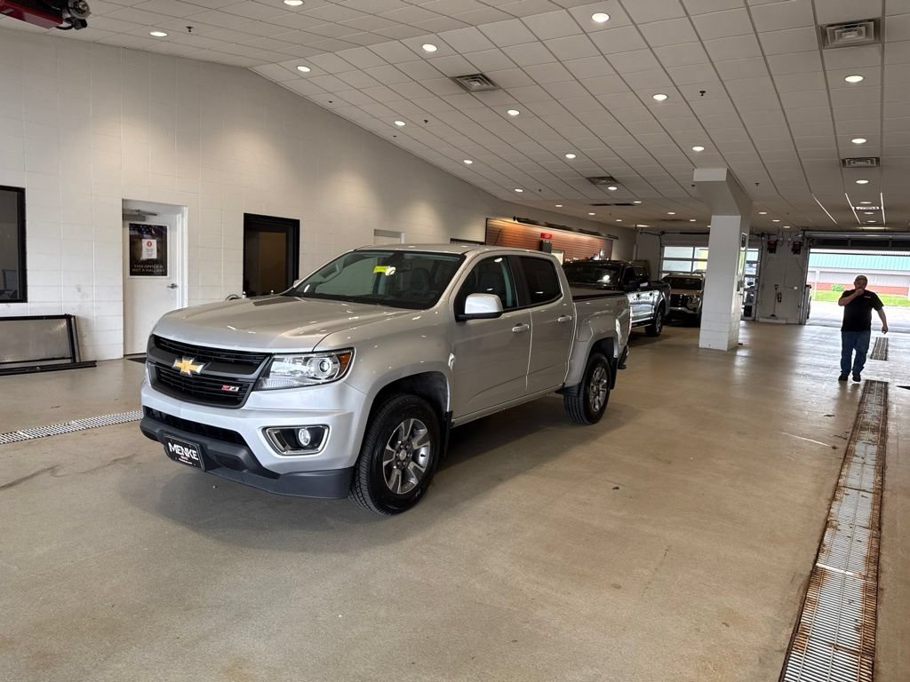 Used 2017 Chevrolet Colorado Z71 AWD/4WD image 3