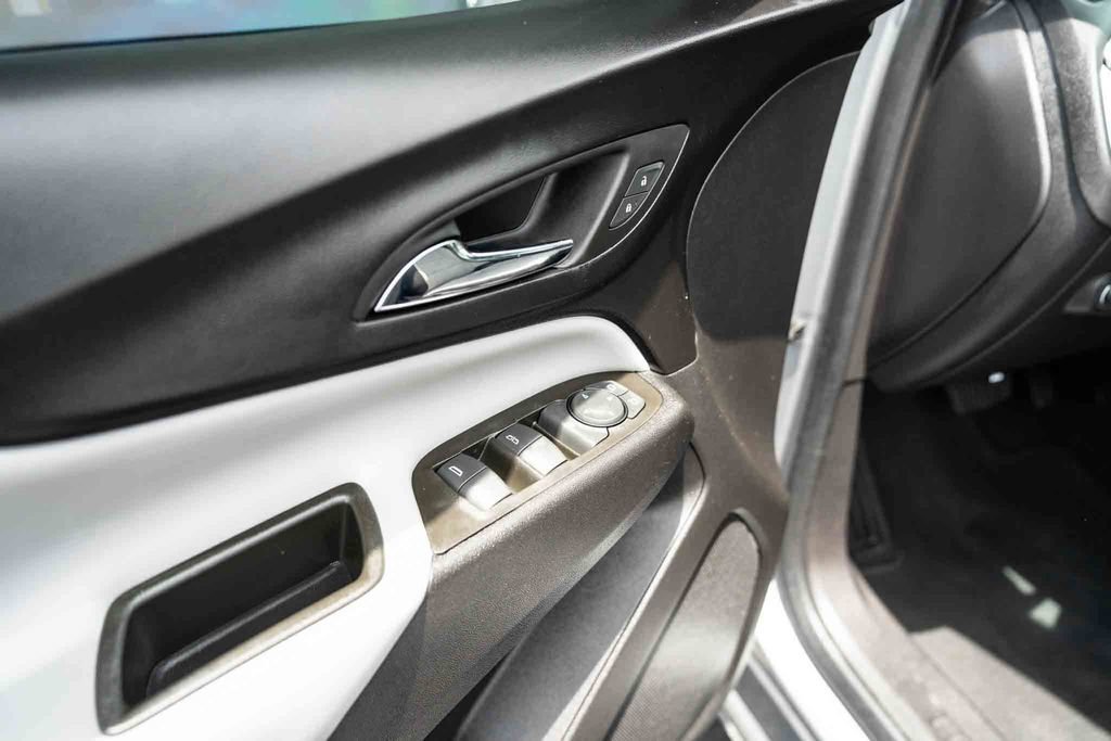 Used 2024 Chevrolet Equinox LS w/ Driver Confidence II Package FWD image 12