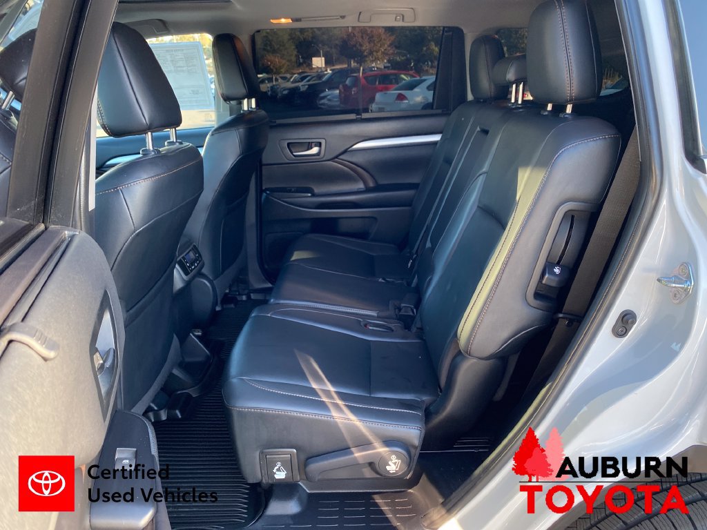 Certified 2019 Toyota Highlander XLE w/ Carpet Mat Package (TMS) AWD/4WD image 19