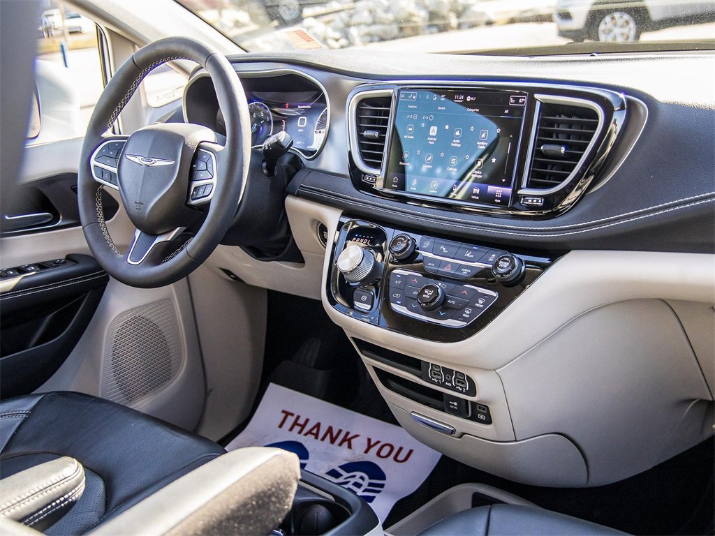 Used 2022 Chrysler Pacifica Touring-L image 21
