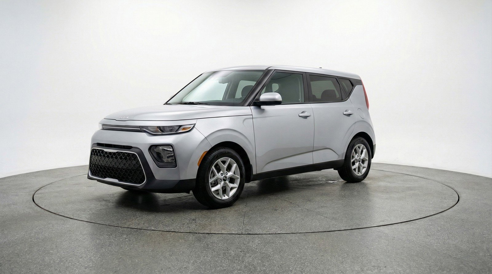 Used 2025 Kia Soul LX w/ LX Technology Package FWD image 3