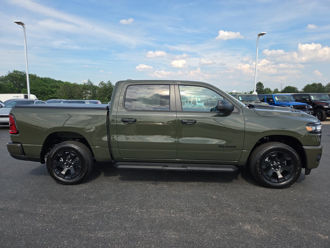 New 2026 RAM 1500 Express AWD/4WD image 9
