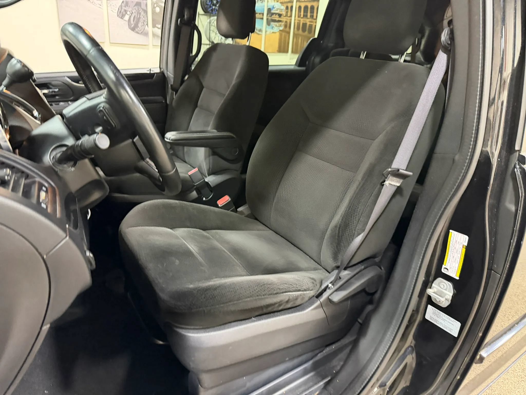Used 2016 Dodge Grand Caravan SE FWD image 37