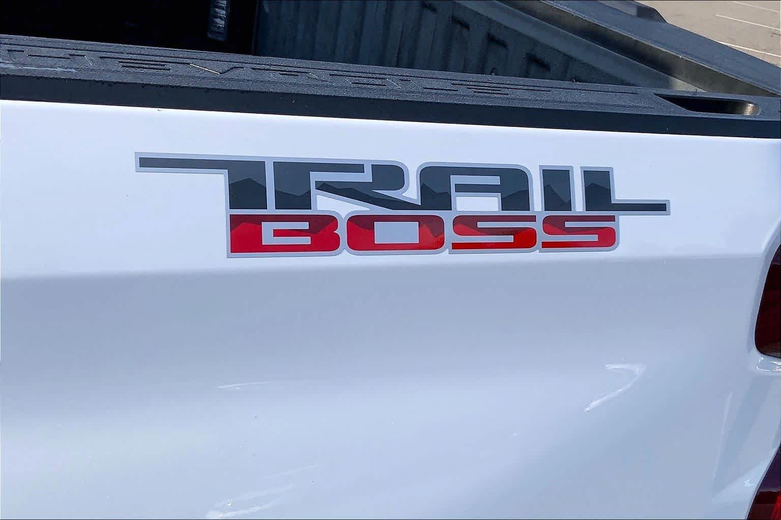 Used 2021 Chevrolet Silverado 1500 LT Trail Boss w/ Convenience Package II AWD/4WD image 30