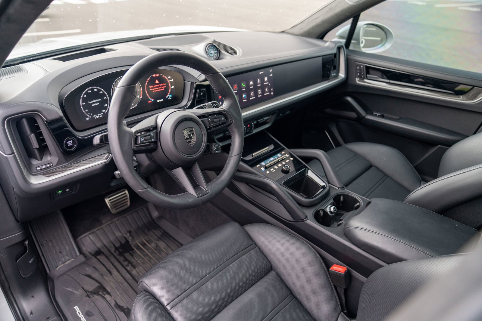 Certified 2025 Porsche Cayenne Turbo AWD/4WD image 4