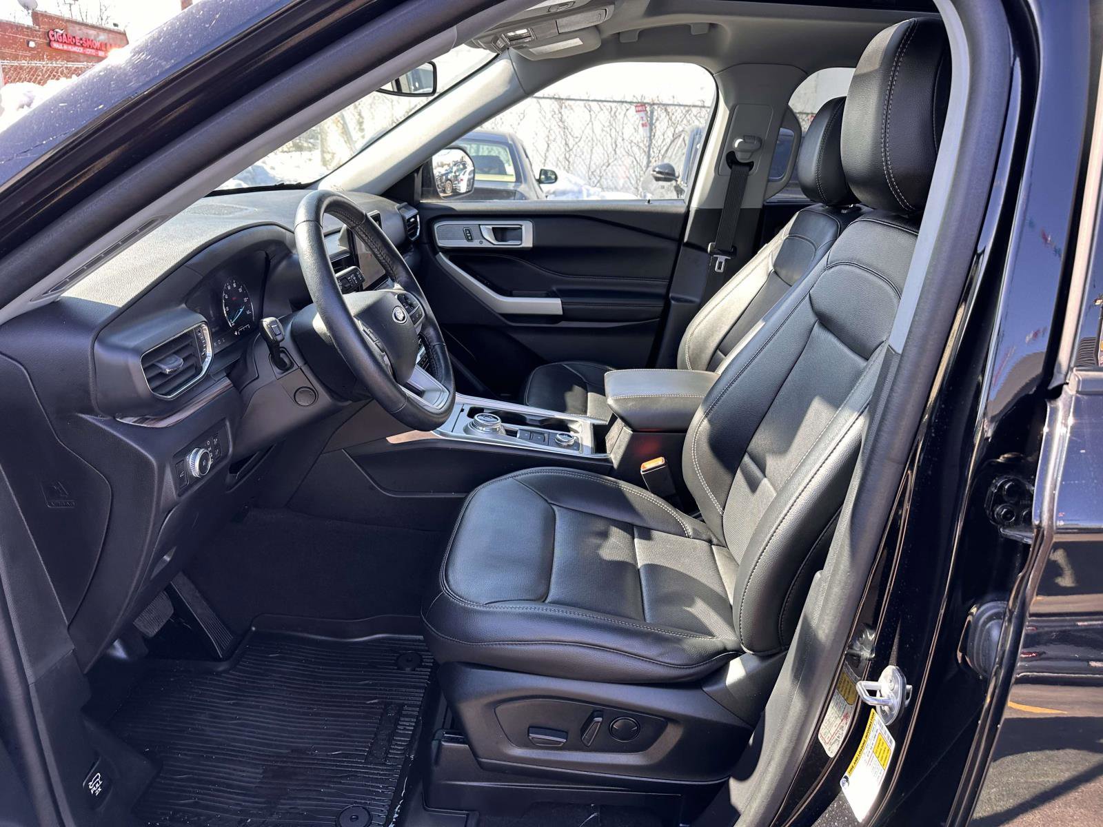 Used 2022 Ford Explorer Limited w/ Equipment Group 301A image 13