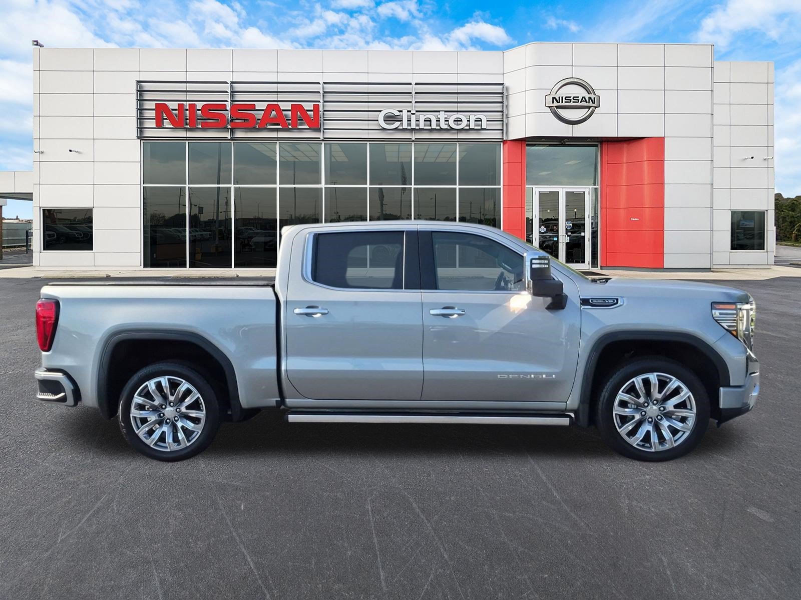 Used 2026 GMC Sierra 1500 Denali w/ Denali Reserve Package AWD/4WD image 2