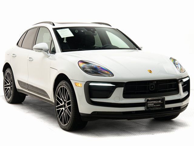 Certified 2025 Porsche Macan image 32