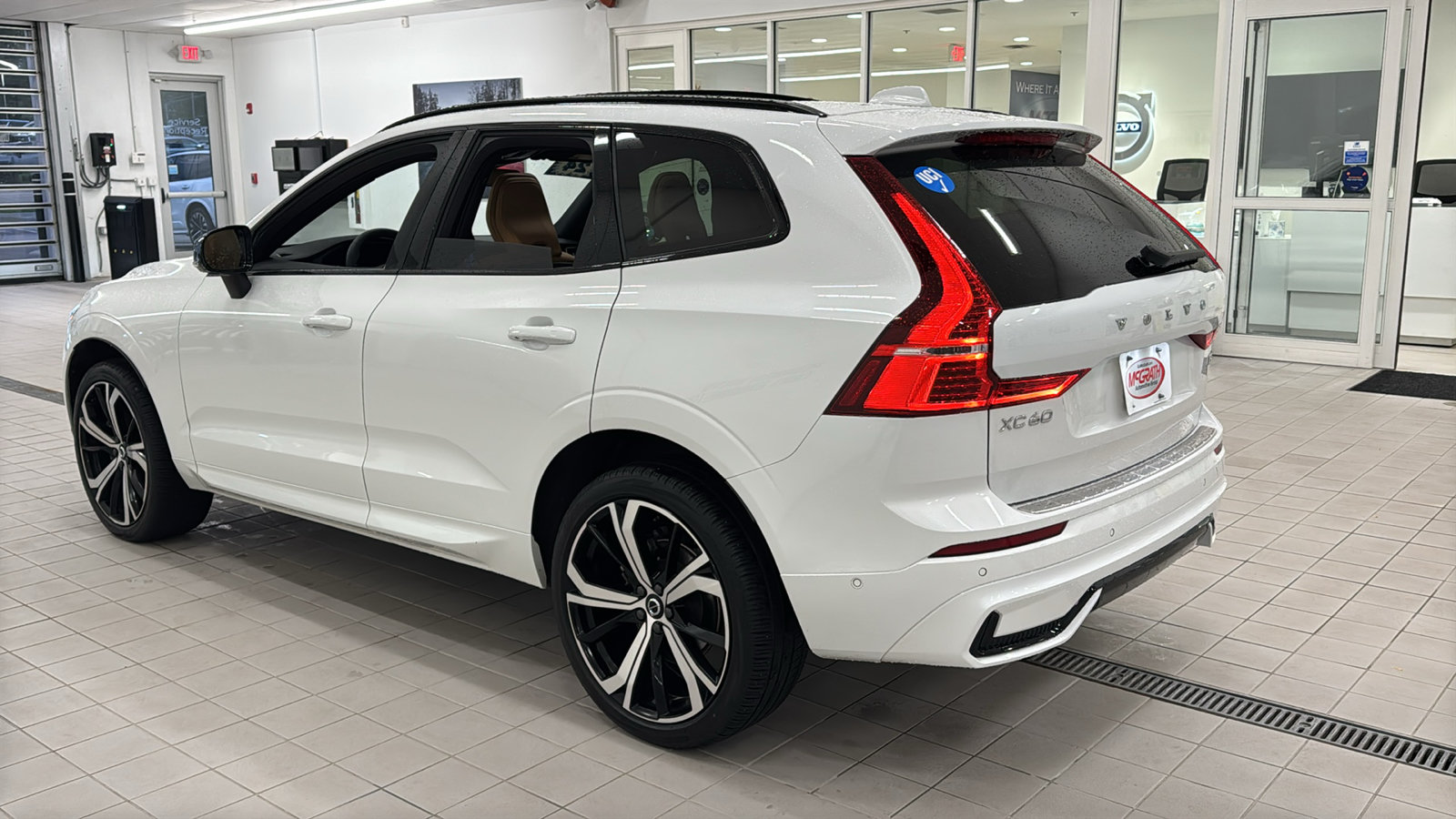 Used 2024 Volvo XC60 B5 Ultimate w/ Protection Package Premier AWD/4WD image 7