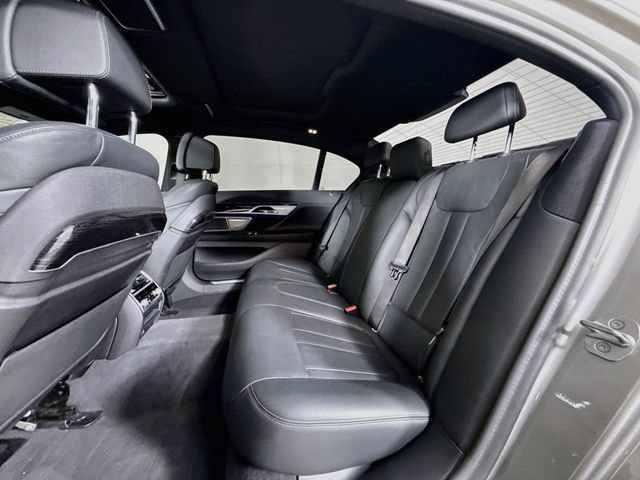 Used 2022 BMW 740i w/ M Sport Package RWD image 24