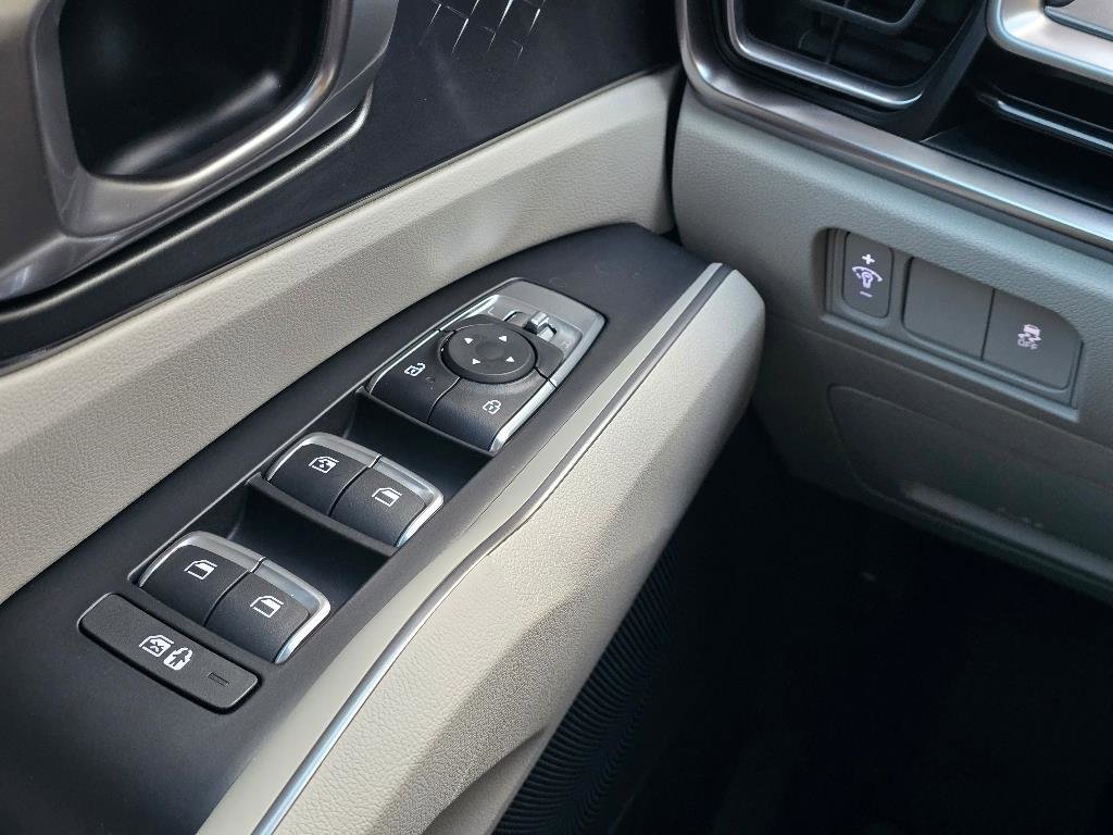 New 2025 Kia Sorento S FWD image 12