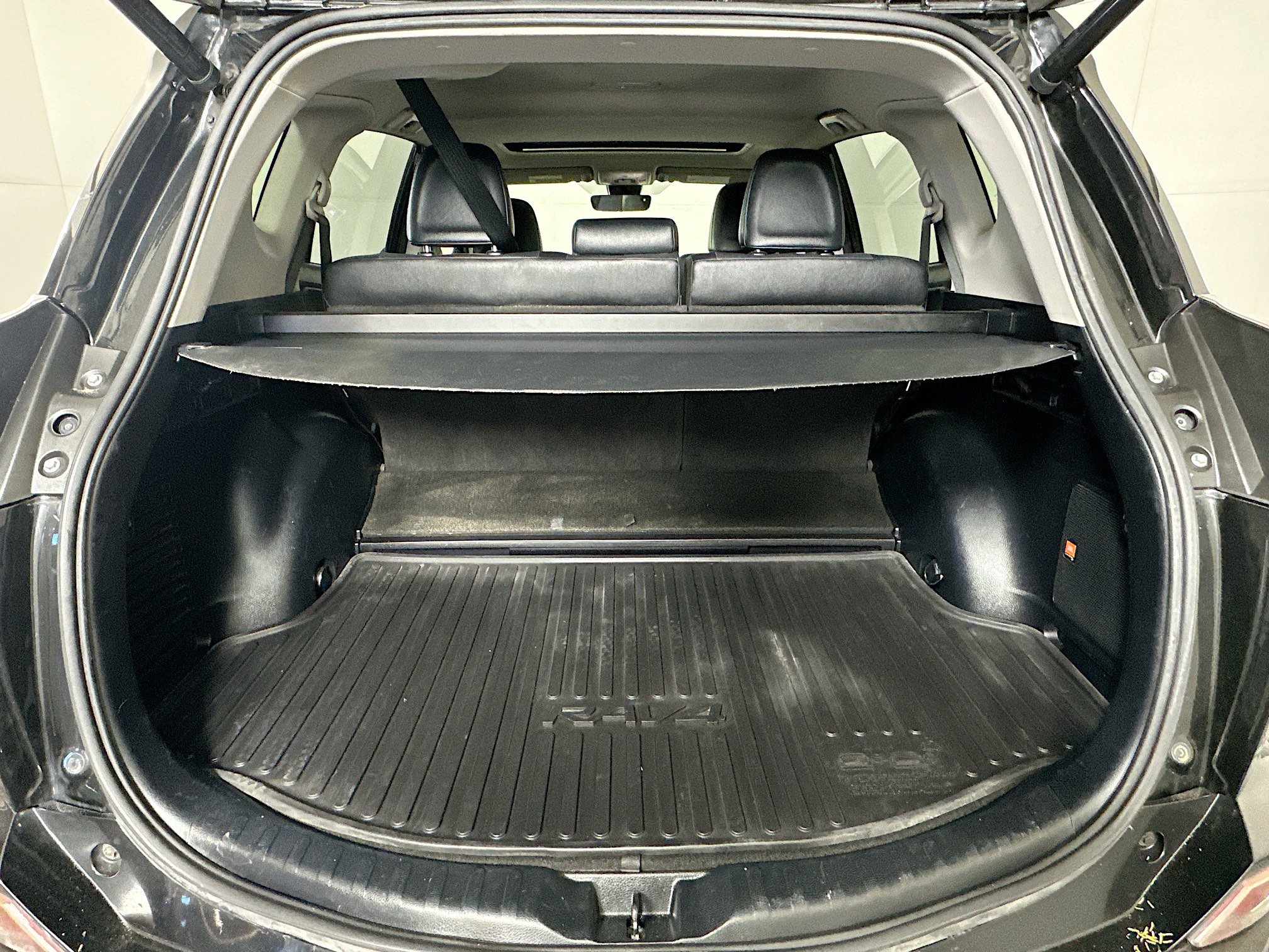 Used 2018 Toyota RAV4 Limited image 29