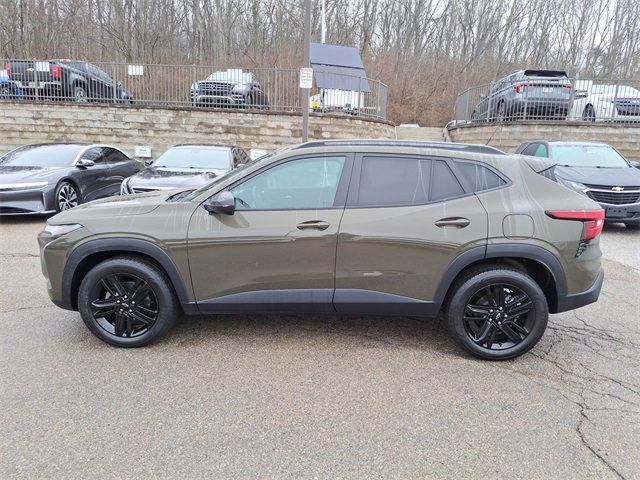 Used 2024 Chevrolet Trax ACTIV w/ Sunroof Package image 2